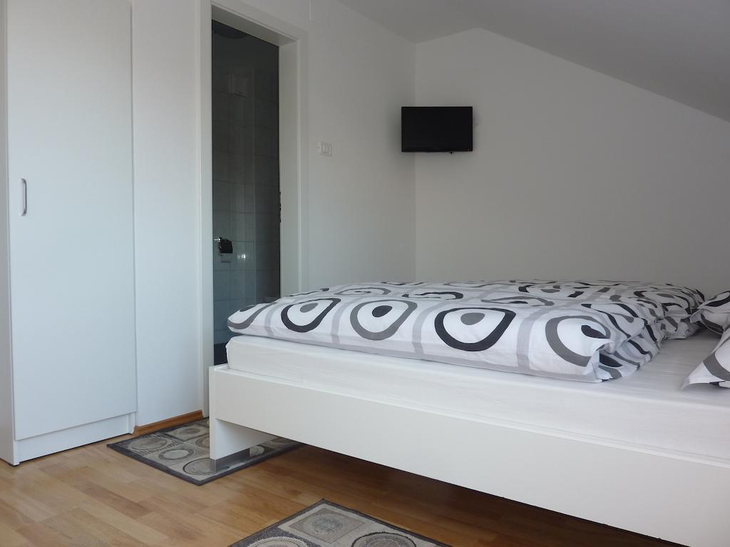 Rooms & Apartment Mira G. Postojna Room photo